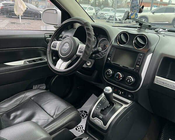 Белый Джип Компас, объемом двигателя 2.36 л и пробегом 264 тыс. км за 10700 $, фото 15 на Automoto.ua