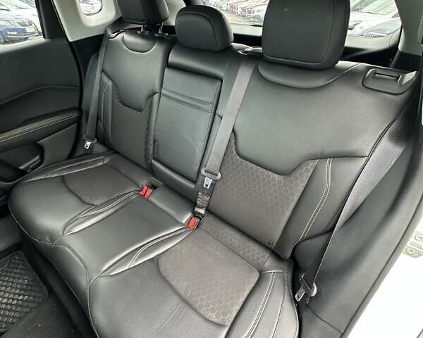 Джип Компас 2015 в Буче на Automoto.ua Белый Джип Компас, объемом двигателя 2.4 л и пробегом 46 тыс. км за 15500 $, фото 18 на Automoto.ua