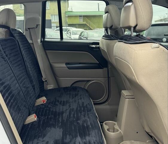 Білий Джип Compass, об'ємом двигуна 2.4 л та пробігом 122 тис. км за 10900 $, фото 16 на Automoto.ua