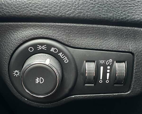 Джип Компас 2015 в Буче на Automoto.ua Белый Джип Компас, объемом двигателя 2.4 л и пробегом 46 тыс. км за 15500 $, фото 29 на Automoto.ua