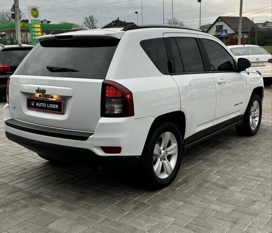 Білий Джип Compass, об'ємом двигуна 2.4 л та пробігом 122 тис. км за 10900 $, фото 3 на Automoto.ua