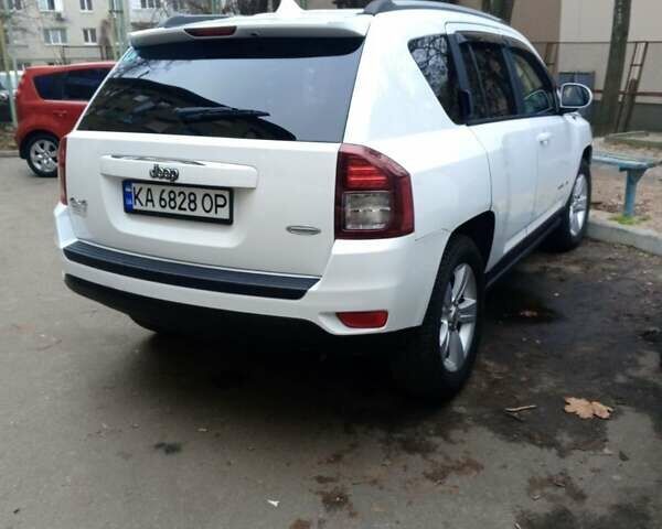 Белый Джип Компас, объемом двигателя 2.36 л и пробегом 296 тыс. км за 9000 $, фото 1 на Automoto.ua