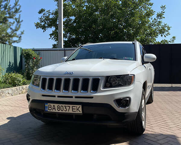 Белый Джип Компас, объемом двигателя 2.36 л и пробегом 200 тыс. км за 11300 $, фото 2 на Automoto.ua