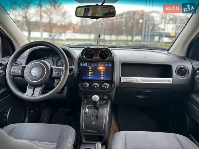 Белый Джип Компас, объемом двигателя 2.36 л и пробегом 245 тыс. км за 8800 $, фото 6 на Automoto.ua