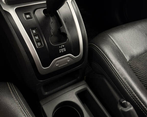 Білий Джип Compass, об'ємом двигуна 2 л та пробігом 118 тис. км за 12000 $, фото 3 на Automoto.ua