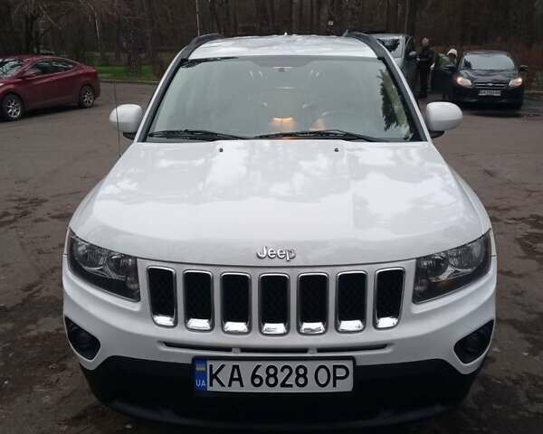 Белый Джип Компас, объемом двигателя 2.36 л и пробегом 296 тыс. км за 9000 $, фото 4 на Automoto.ua