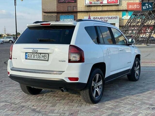 Білий Джип Compass, об'ємом двигуна 2.4 л та пробігом 174 тис. км за 10300 $, фото 7 на Automoto.ua