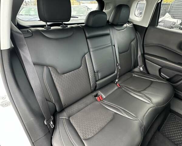 Джип Компас 2015 в Буче на Automoto.ua Белый Джип Компас, объемом двигателя 2.4 л и пробегом 46 тыс. км за 15500 $, фото 19 на Automoto.ua