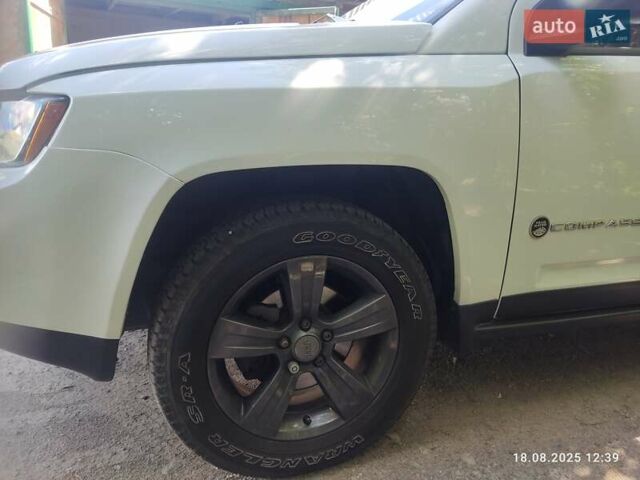 Білий Джип Compass, об'ємом двигуна 2.36 л та пробігом 93 тис. км за 11800 $, фото 7 на Automoto.ua