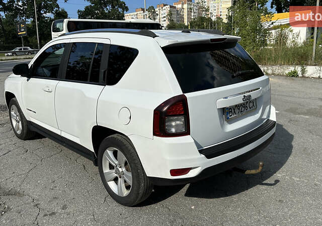 Белый Джип Компас, объемом двигателя 2 л и пробегом 135 тыс. км за 10499 $, фото 4 на Automoto.ua