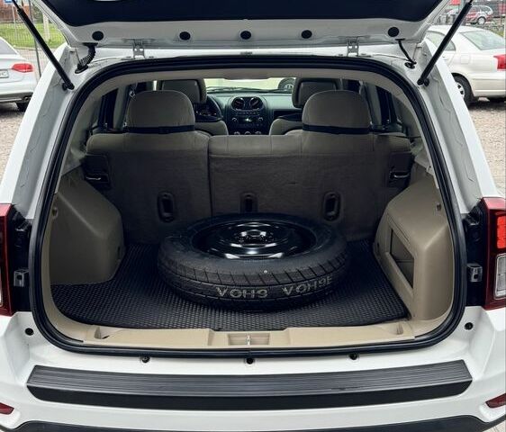 Білий Джип Compass, об'ємом двигуна 2.4 л та пробігом 122 тис. км за 10900 $, фото 5 на Automoto.ua