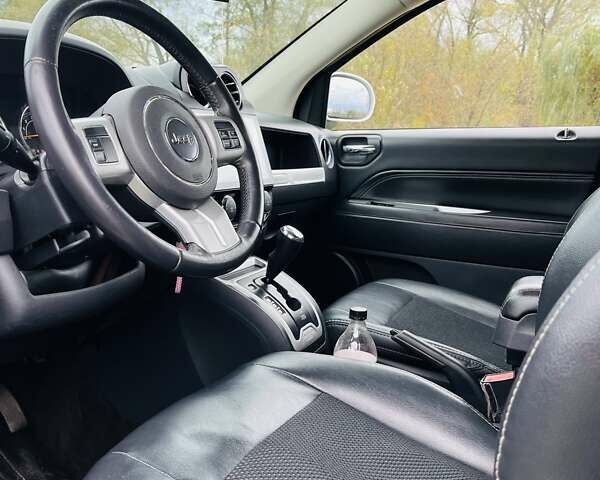 Белый Джип Компас, объемом двигателя 2.36 л и пробегом 152 тыс. км за 10500 $, фото 6 на Automoto.ua