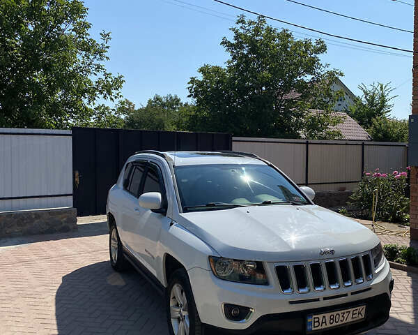 Белый Джип Компас, объемом двигателя 2.36 л и пробегом 200 тыс. км за 11300 $, фото 1 на Automoto.ua