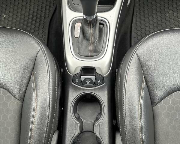 Джип Компас 2015 в Буче на Automoto.ua Белый Джип Компас, объемом двигателя 2.4 л и пробегом 46 тыс. км за 15500 $, фото 25 на Automoto.ua