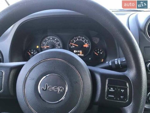 Білий Джип Compass, об'ємом двигуна 2 л та пробігом 212 тис. км за 9500 $, фото 2 на Automoto.ua