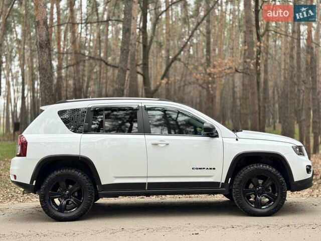 Белый Джип Компас, объемом двигателя 2.4 л и пробегом 104 тыс. км за 10900 $, фото 7 на Automoto.ua