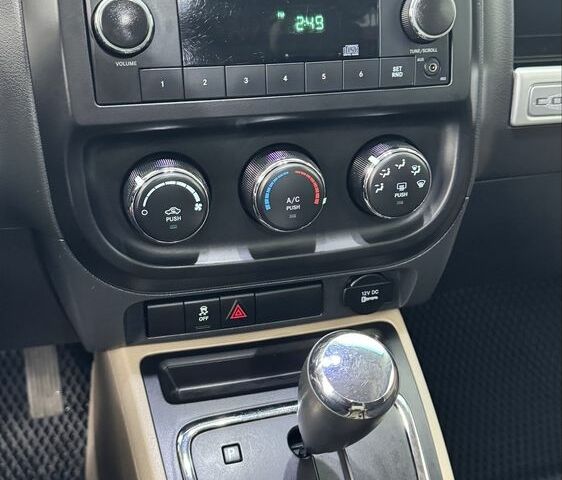 Білий Джип Compass, об'ємом двигуна 2.4 л та пробігом 122 тис. км за 10900 $, фото 13 на Automoto.ua