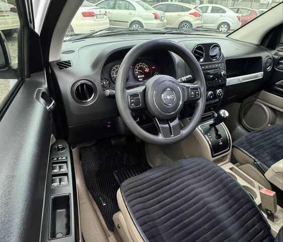 Білий Джип Compass, об'ємом двигуна 2.4 л та пробігом 122 тис. км за 10900 $, фото 9 на Automoto.ua