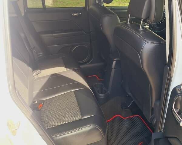 Джип Компас 2015 в Конотопе на Automoto.ua Белый Джип Компас, объемом двигателя 2.36 л и пробегом 114 тыс. км за 12900 $, фото 15 на Automoto.ua