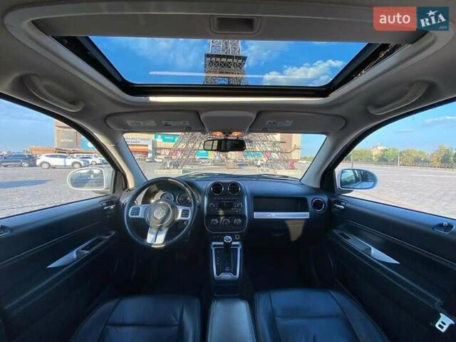 Білий Джип Compass, об'ємом двигуна 2.4 л та пробігом 174 тис. км за 10300 $, фото 8 на Automoto.ua