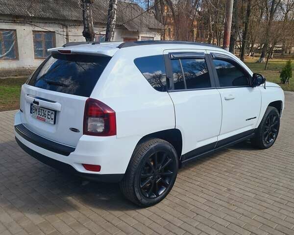 Джип Компас 2015 в Конотопе на Automoto.ua Белый Джип Компас, объемом двигателя 2.36 л и пробегом 114 тыс. км за 12900 $, фото 3 на Automoto.ua