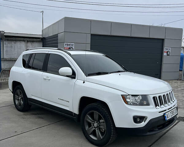 Белый Джип Компас, объемом двигателя 2.36 л и пробегом 264 тыс. км за 10700 $, фото 3 на Automoto.ua