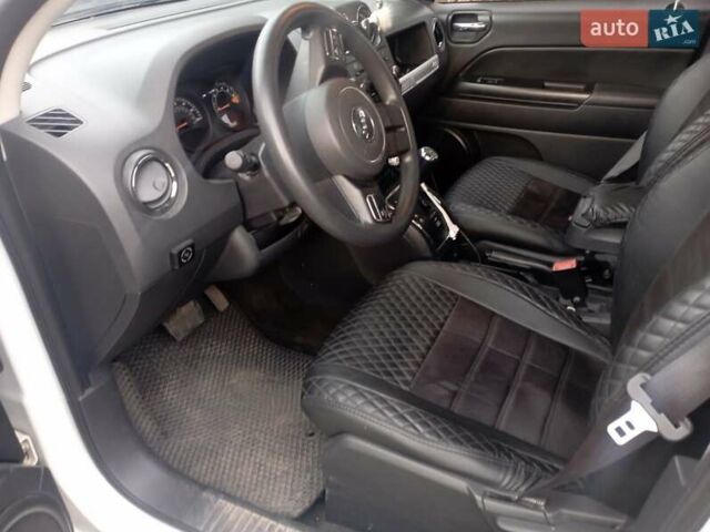 Белый Джип Компас, объемом двигателя 2 л и пробегом 105 тыс. км за 8700 $, фото 4 на Automoto.ua