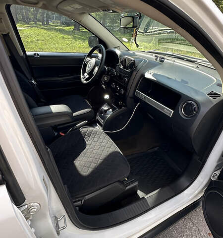 Белый Джип Компас, объемом двигателя 2 л и пробегом 135 тыс. км за 10499 $, фото 8 на Automoto.ua