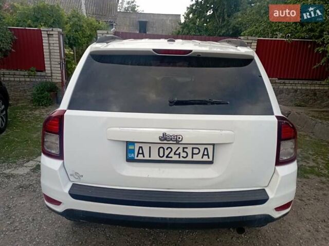 Белый Джип Компас, объемом двигателя 2 л и пробегом 105 тыс. км за 8700 $, фото 3 на Automoto.ua