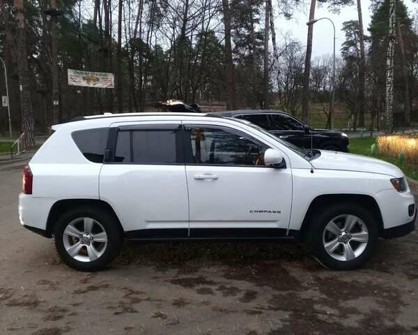 Белый Джип Компас, объемом двигателя 2.36 л и пробегом 296 тыс. км за 9000 $, фото 2 на Automoto.ua