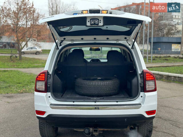 Белый Джип Компас, объемом двигателя 2.36 л и пробегом 245 тыс. км за 8800 $, фото 10 на Automoto.ua