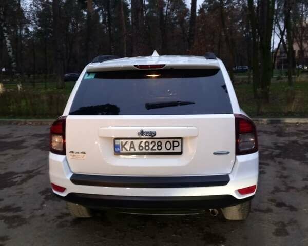 Белый Джип Компас, объемом двигателя 2.36 л и пробегом 296 тыс. км за 9000 $, фото 3 на Automoto.ua