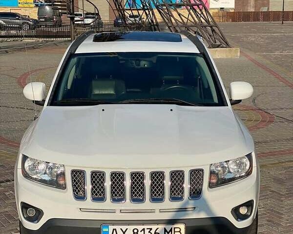 Білий Джип Compass, об'ємом двигуна 2.4 л та пробігом 174 тис. км за 10300 $, фото 1 на Automoto.ua