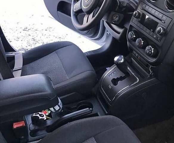 Білий Джип Compass, об'ємом двигуна 2 л та пробігом 212 тис. км за 9500 $, фото 4 на Automoto.ua