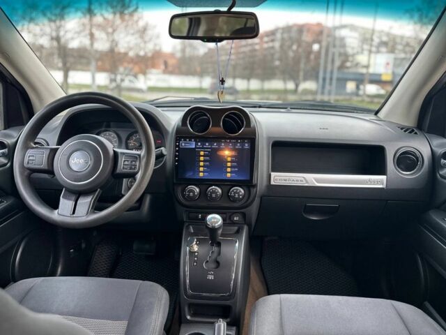 Білий Джип Compass, об'ємом двигуна 2.4 л та пробігом 200 тис. км за 8800 $, фото 6 на Automoto.ua
