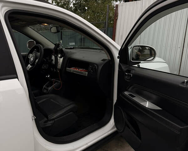 Білий Джип Compass, об'ємом двигуна 2 л та пробігом 118 тис. км за 12000 $, фото 11 на Automoto.ua