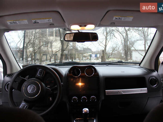 Белый Джип Компас, объемом двигателя 2 л и пробегом 201 тыс. км за 10400 $, фото 9 на Automoto.ua