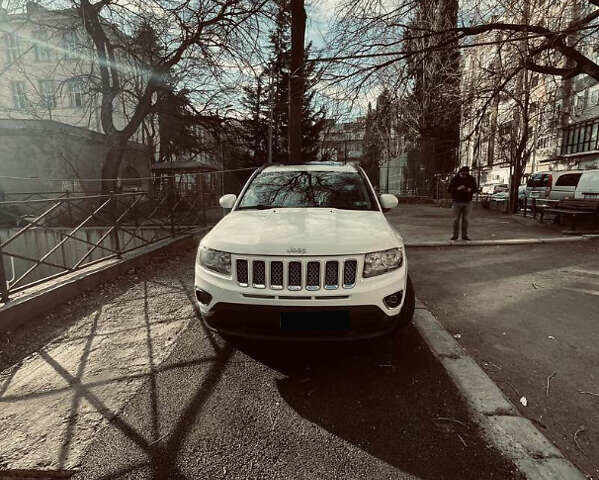 Білий Джип Compass, об'ємом двигуна 2.36 л та пробігом 166 тис. км за 9500 $, фото 6 на Automoto.ua