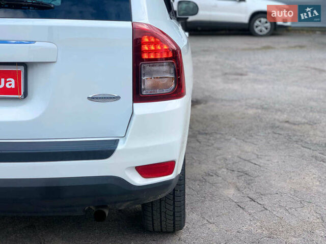 Джип Compass 2016 у Вінниці на Automoto.ua Білий Джип Compass, об'ємом двигуна 2.4 л та пробігом 133 тис. км за 11890 $, фото 10 на Automoto.ua