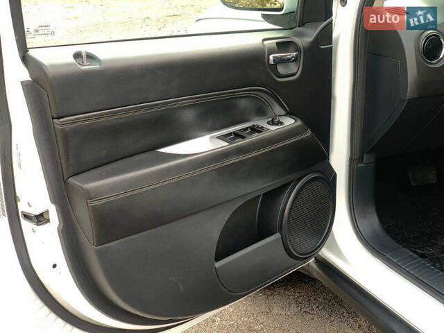 Джип Compass 2016 у Вінниці на Automoto.ua Білий Джип Compass, об'ємом двигуна 2.4 л та пробігом 133 тис. км за 11890 $, фото 16 на Automoto.ua