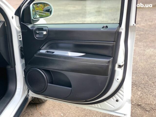 Джип Compass 2016 у Вінниці на Automoto.ua Білий Джип Compass, об'ємом двигуна 2.4 л та пробігом 133 тис. км за 11890 $, фото 19 на Automoto.ua