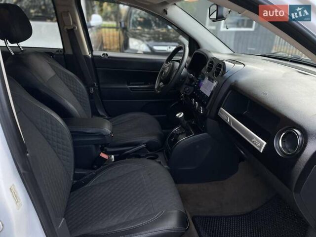 Джип Compass 2016 у Дніпро (Дніпропетровську) на Automoto.ua Білий Джип Compass, об'ємом двигуна 2.36 л та пробігом 246 тис. км за 9900 $, фото 17 на Automoto.ua