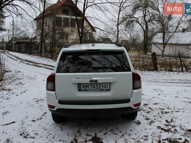 Белый Джип Компас, объемом двигателя 2 л и пробегом 201 тыс. км за 10400 $, фото 5 на Automoto.ua