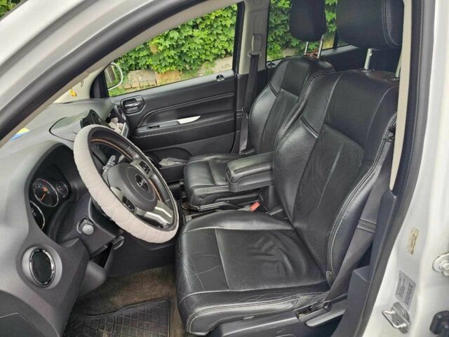 Белый Джип Компас, объемом двигателя 2 л и пробегом 164 тыс. км за 12500 $, фото 12 на Automoto.ua