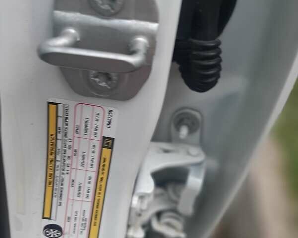 Белый Джип Компас, объемом двигателя 2.36 л и пробегом 130 тыс. км за 11900 $, фото 1 на Automoto.ua