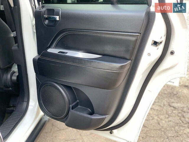 Джип Compass 2016 у Вінниці на Automoto.ua Білий Джип Compass, об'ємом двигуна 2.4 л та пробігом 133 тис. км за 11890 $, фото 18 на Automoto.ua