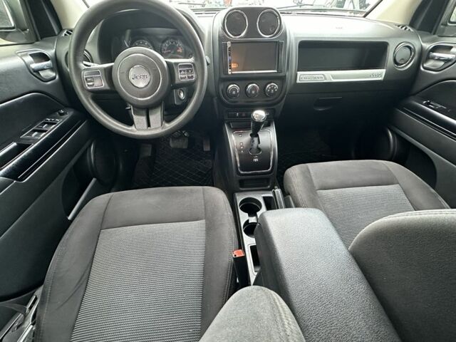 Білий Джип Compass, об'ємом двигуна 2 л та пробігом 123 тис. км за 9700 $, фото 4 на Automoto.ua