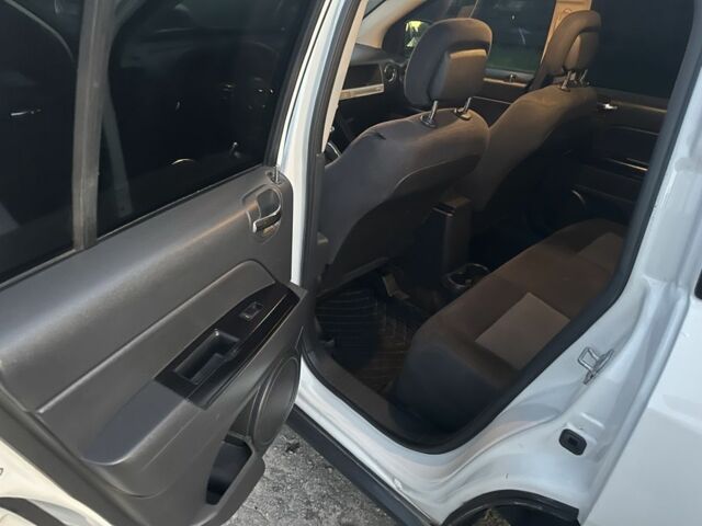 Білий Джип Compass, об'ємом двигуна 2 л та пробігом 123 тис. км за 9700 $, фото 9 на Automoto.ua