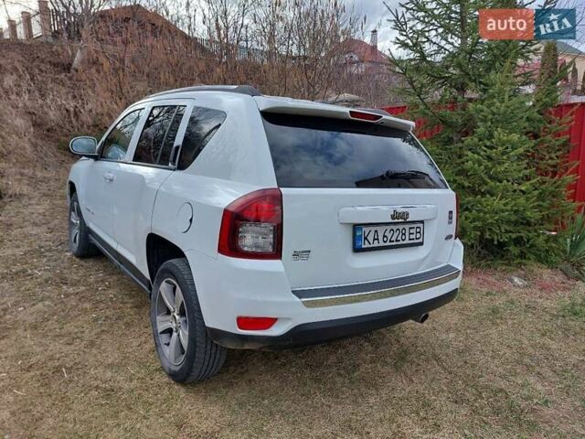 Белый Джип Компас, объемом двигателя 2 л и пробегом 127 тыс. км за 10000 $, фото 3 на Automoto.ua