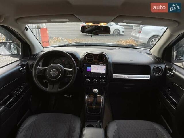 Джип Compass 2016 у Дніпро (Дніпропетровську) на Automoto.ua Білий Джип Compass, об'ємом двигуна 2.36 л та пробігом 246 тис. км за 9900 $, фото 13 на Automoto.ua